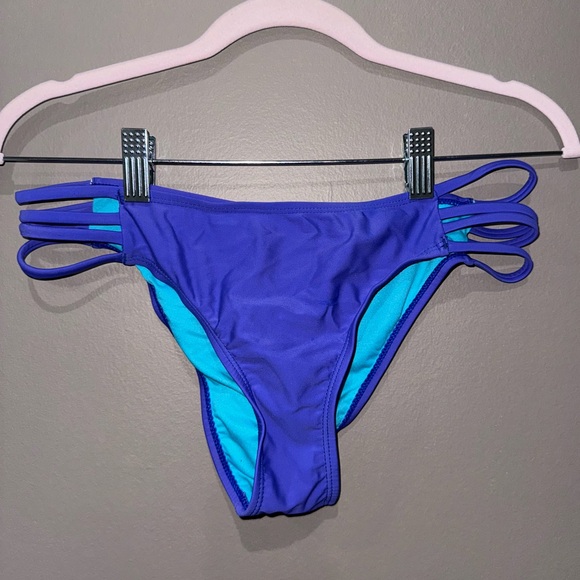 NWT medium express bikini bottoms - Picture 2 of 3